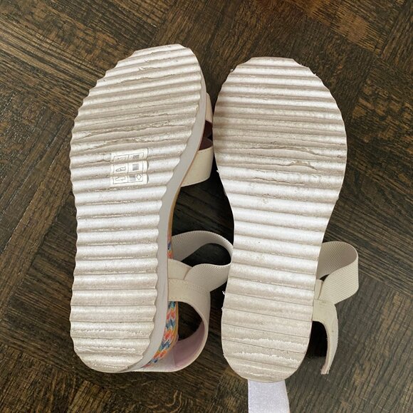 Sketchers Girls Miss Desert Kiss Hi - White Platform Sandals heart clasp sz 1 - Picture 8 of 8